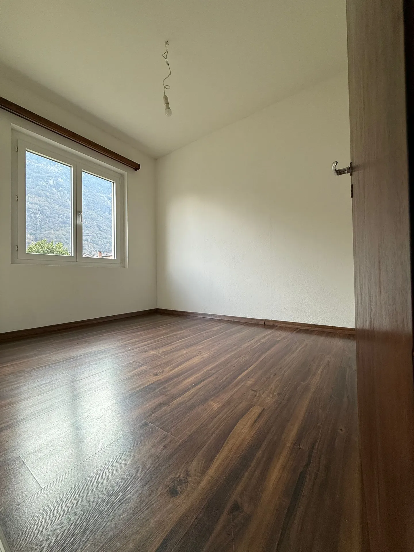 Elegante casa indipendente 4.5 locali con vista sulle montagne a Pollegio - Foto 5 di 13