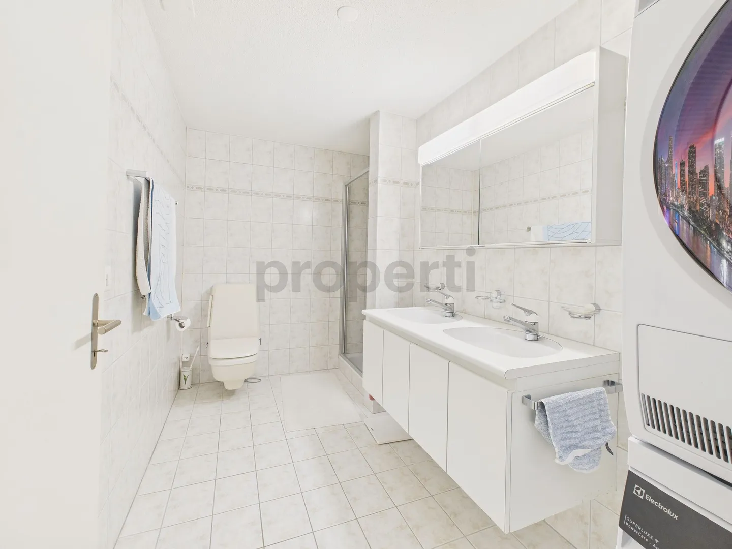 Bright 4.5-room apartment with lake view in Schindellegi - Photo 9 of 11