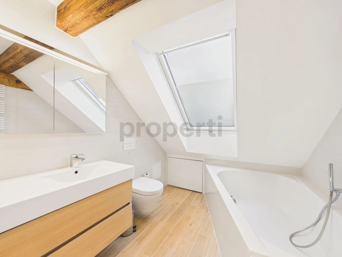 Charming 6.5-room penthouse apartment with balcony, Basel - Photo 6 of 13
