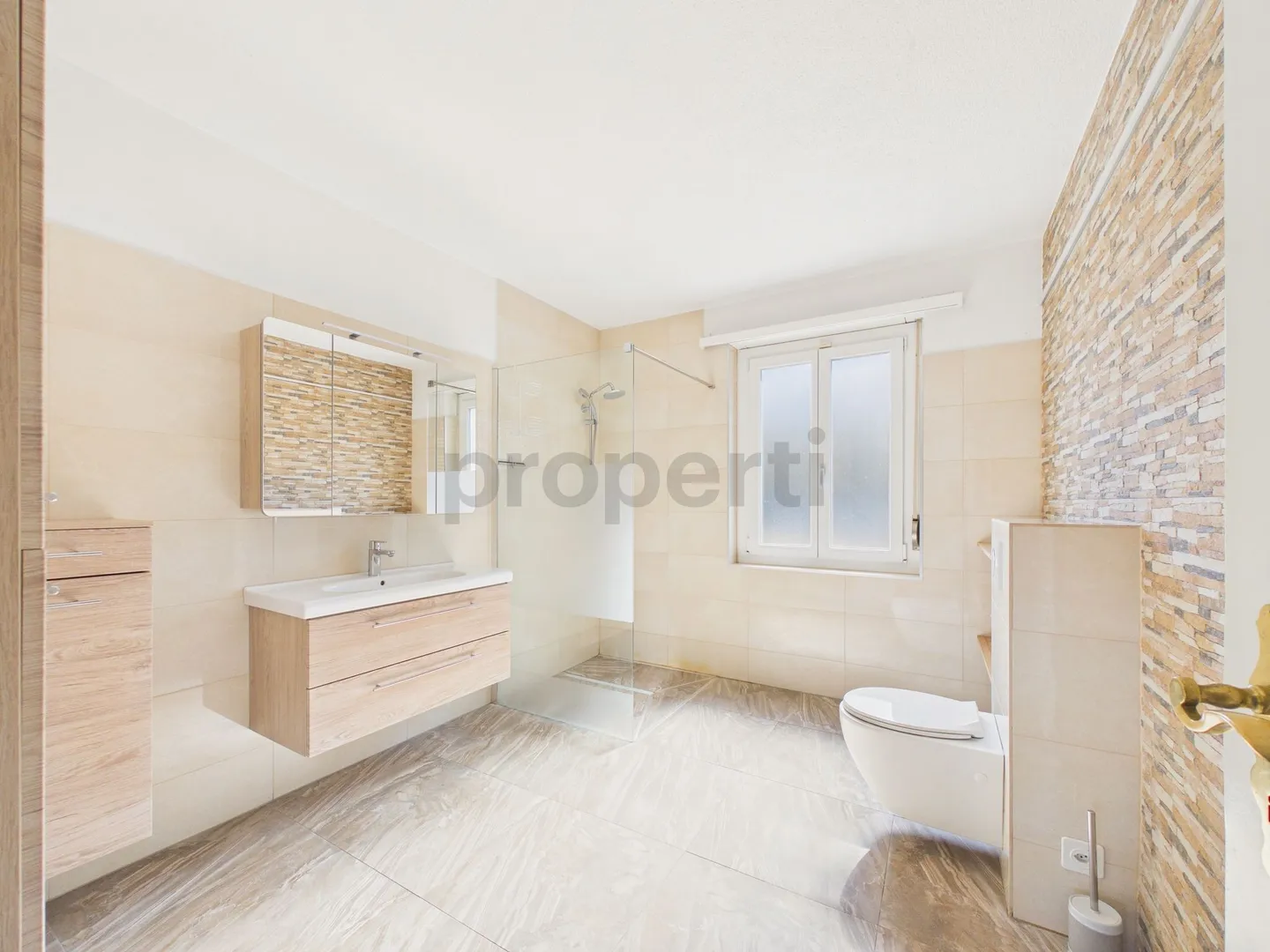 Spacious 8.5-room single-family house with balcony, Killwangen - Photo 10 of 13