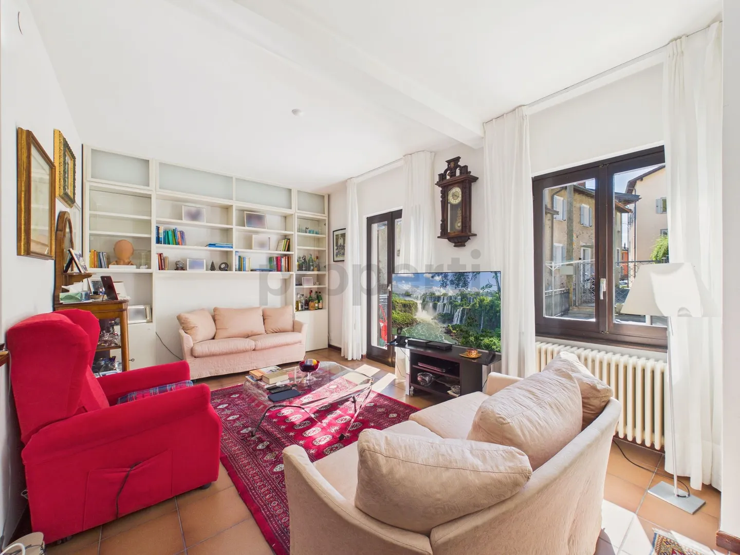 Elegantes Einfamilienhaus mit 4,5 Zimmern und Garage im Zentrum von Gravesano - Foto 2 von 13