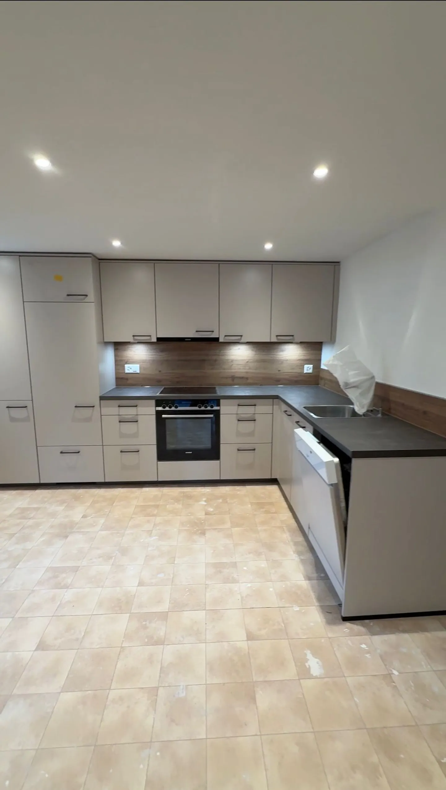 Appartamento 5 locali ristrutturato con balcone, Reutigen - Foto 1 di 7