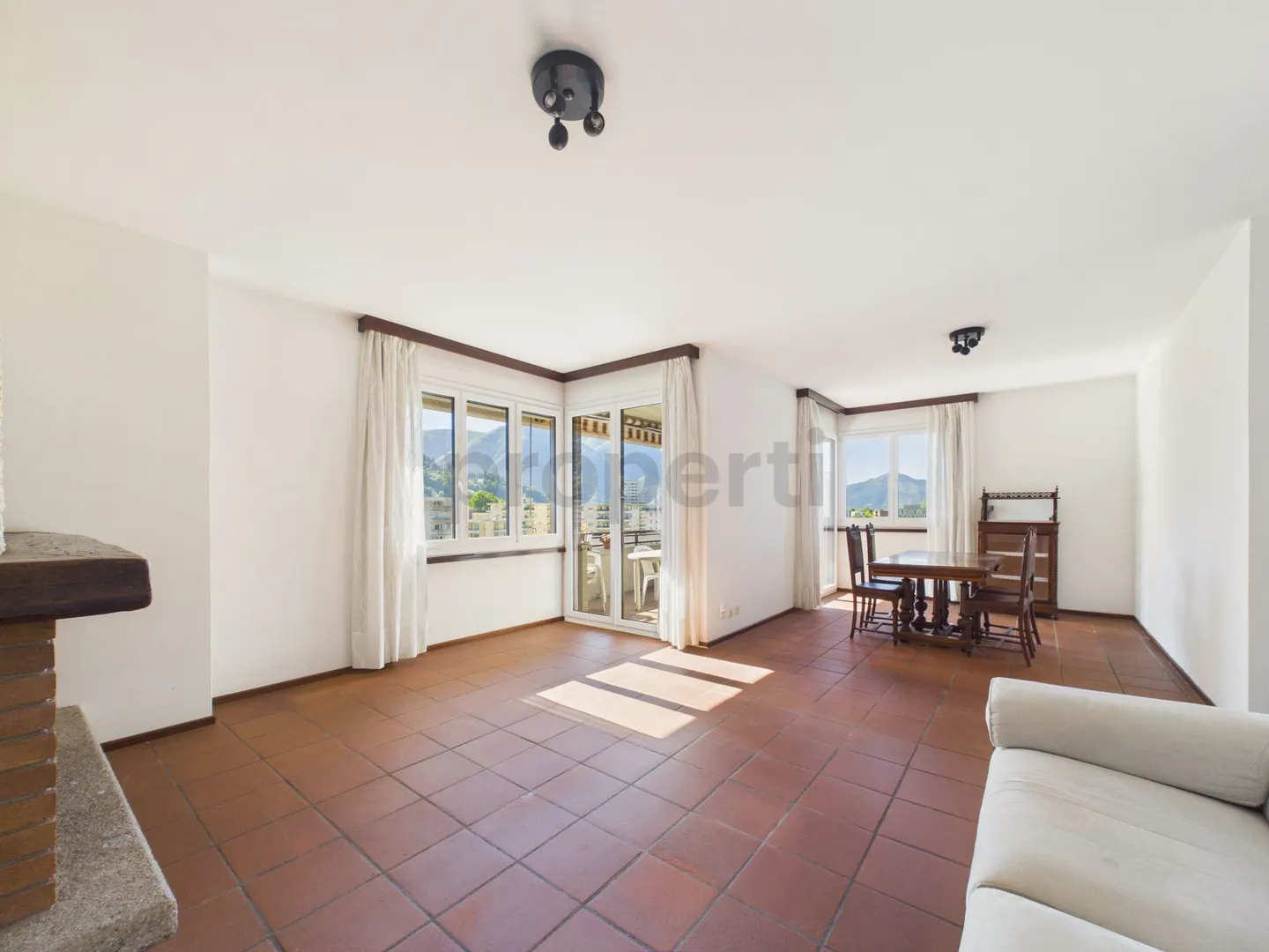Bright 5.5 Apartment in City Center - Lugano - Photo 1 of 13