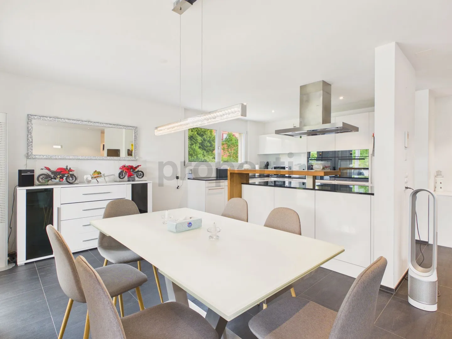 Large and family-friendly semi-detached house - Photo 2 of 13