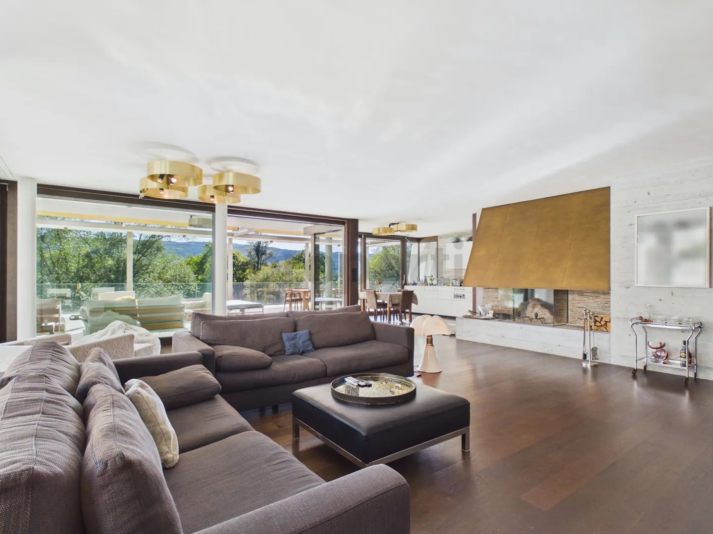Exklusive Terrassenwohnung mit Blick ins Grüne und auf die Limmat, eine Oase mit privatem Pool und grosszügigen Räumlichkeiten - Photo 1 sur 13