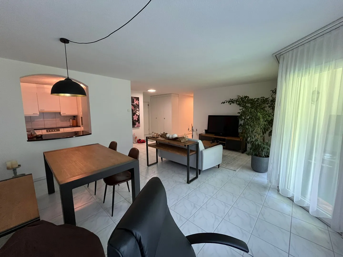 Beautiful 3.5-Room Garden Apartment in Samstagern - Photo 4 of 11