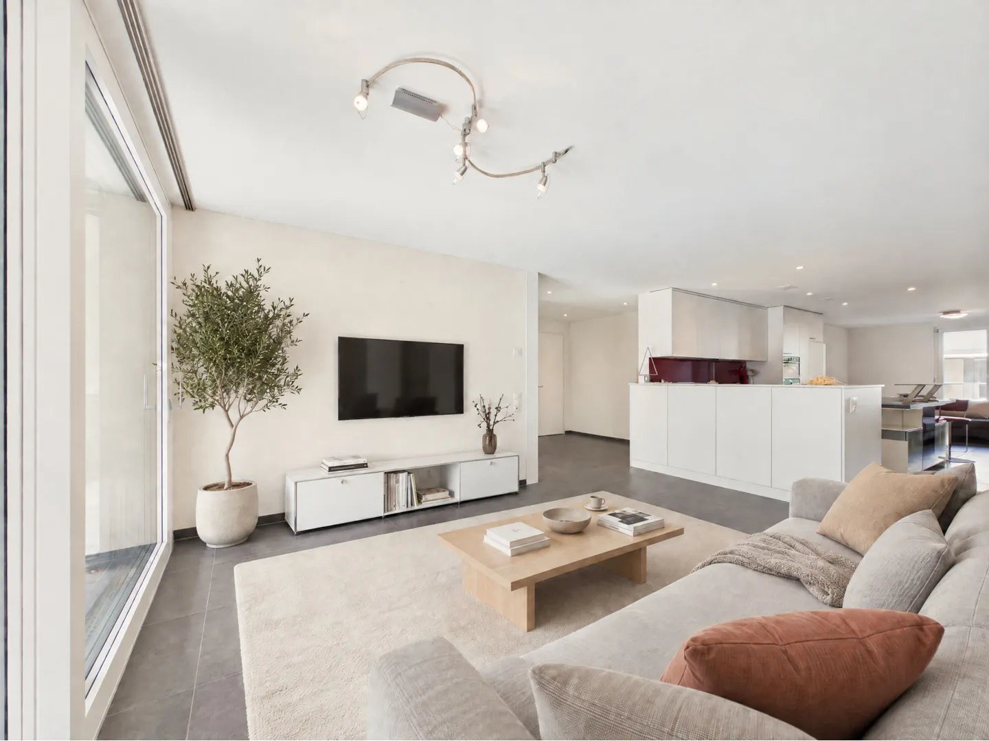 Exclusive 5.5-room apartment in Minergie standard - Photo 2 of 13