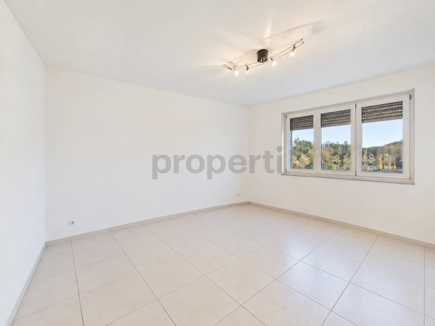Grosszügiger Balkon, renovierter Wohnkomfort & praktische Liftanbindung! - Photo 6 of 11