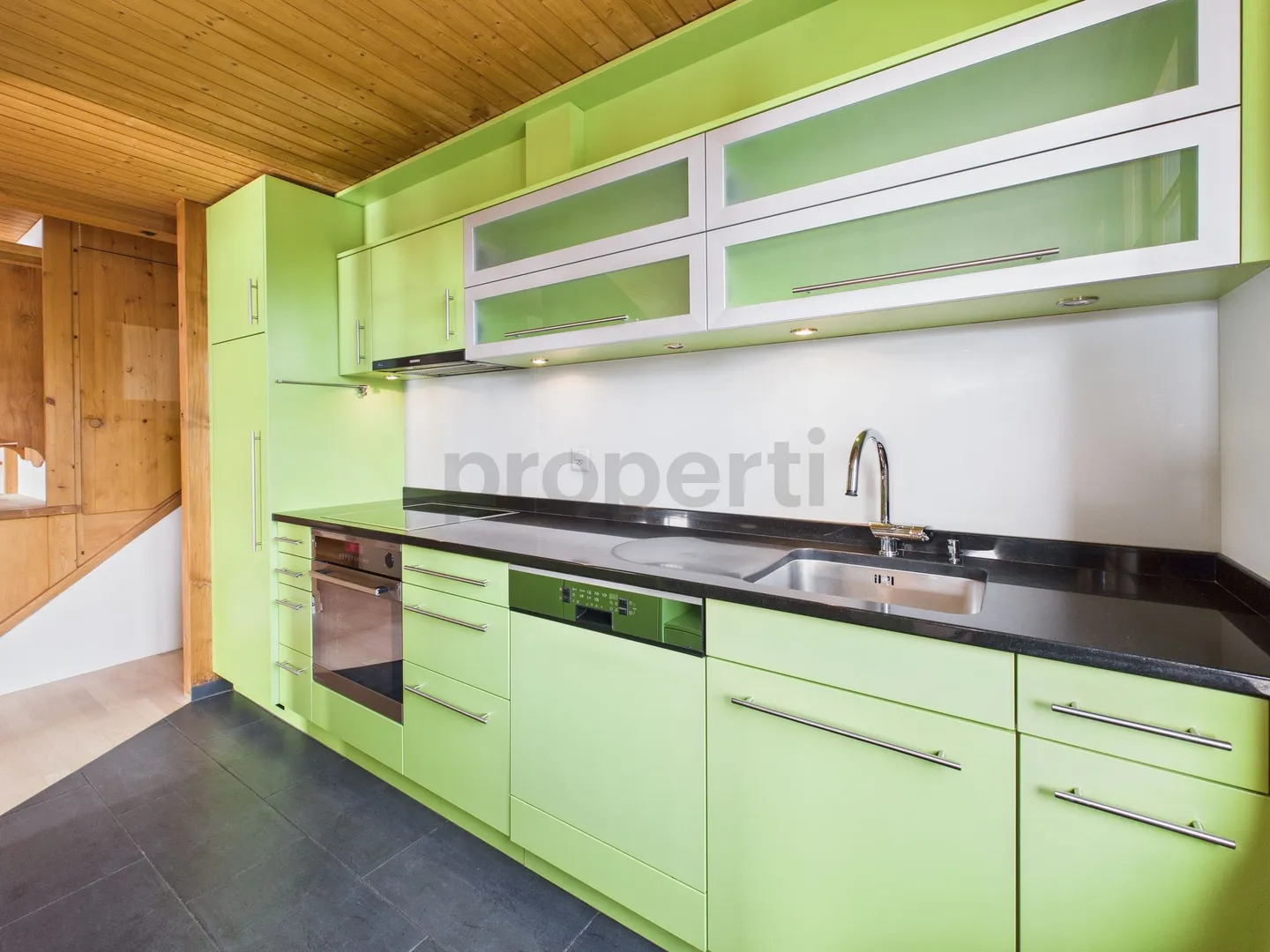 Charming 5.5-room apartment with lake view in Twann - Photo 4 of 13