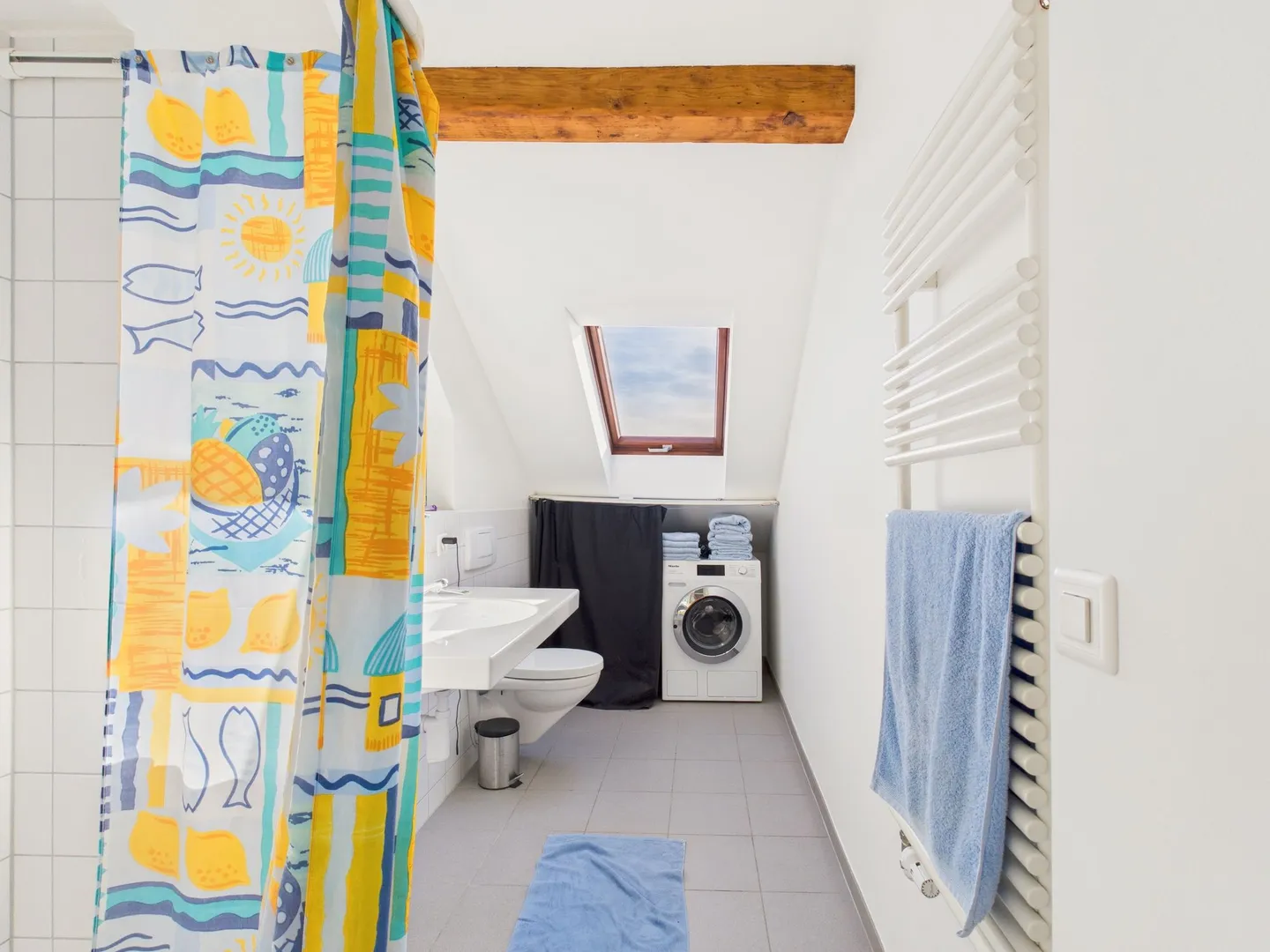 Appartement en attique rénové et ensoleillé de 2,5 pièces avec vue à Bâle - Photo 8 sur 11