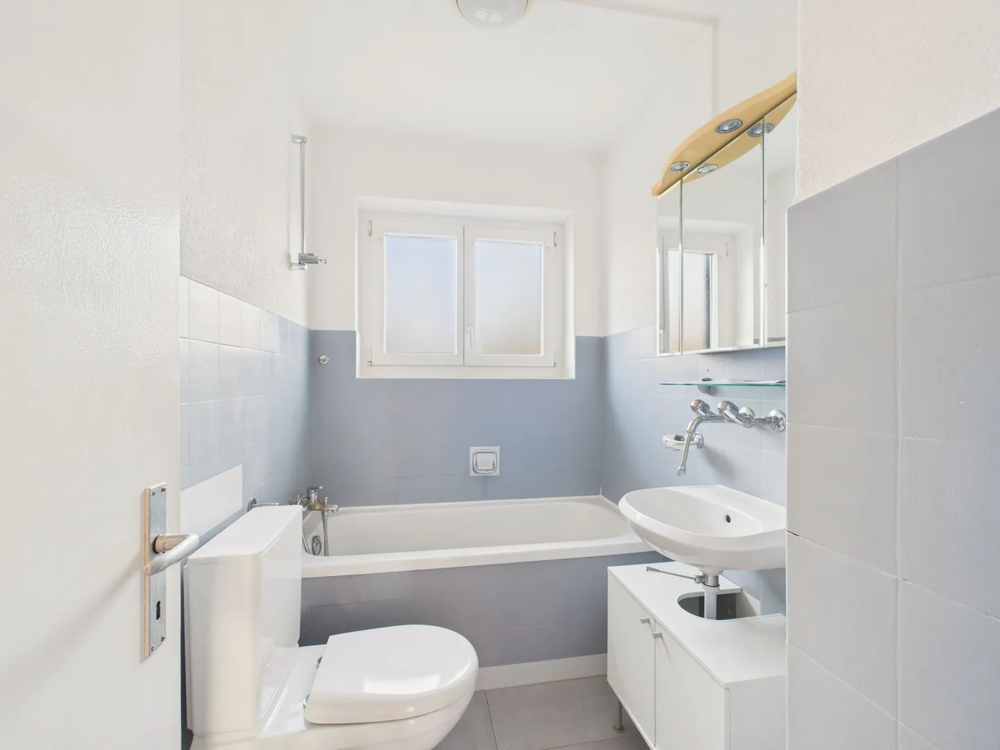 Appartement spacieux de 4.5 pièces dans un petit immeuble calme à Delémont - Photo 8 of 13