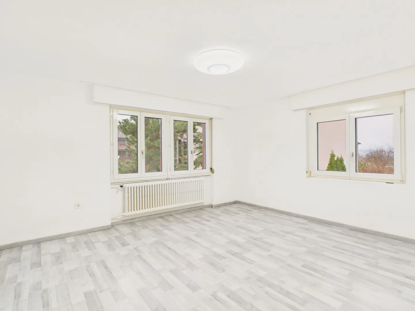 Family-friendly 6.5-room single-family house in Egolzwil with studio apartment & garden oasis with palm trees - Photo 9 of 13