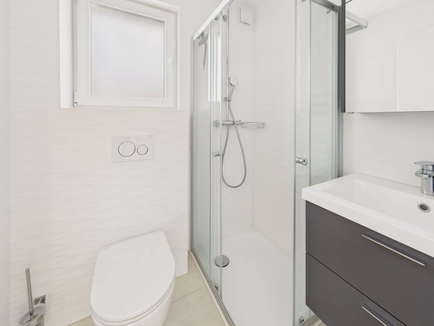 Geräumige und helle 4,5-Zimmer-Wohnung mit großer Terrasse und atemberaubendem Bergblick in Miex, VS. - Foto 8 von 13