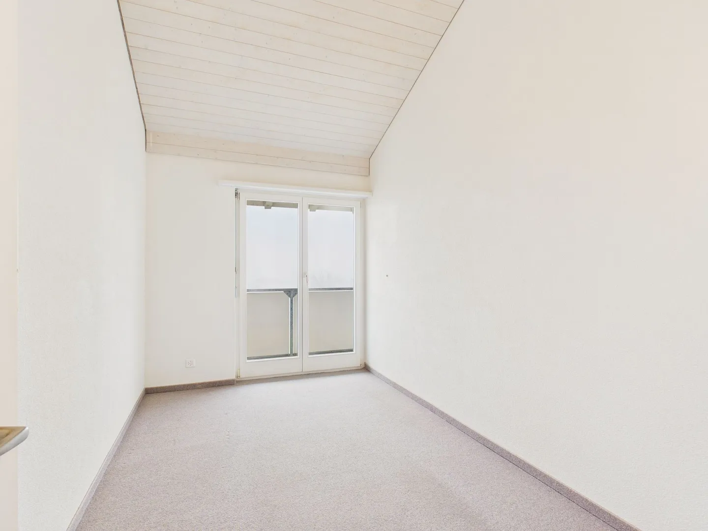 Beautiful 4.5-room single-family house with garden in Ottenbach - Photo 8 of 13