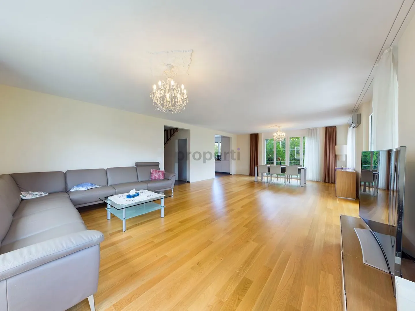 Elegant 8.5-Room Single-Family House with Garden in Hochfelden - Photo 1 of 11