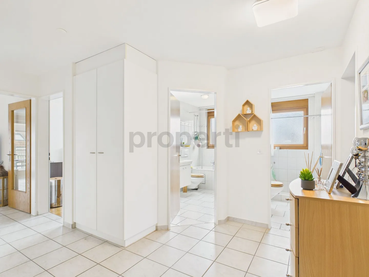 Appartement lumineux de 5,5 pièces avec jardin d'hiver à Ettingen - Photo 7 sur 11