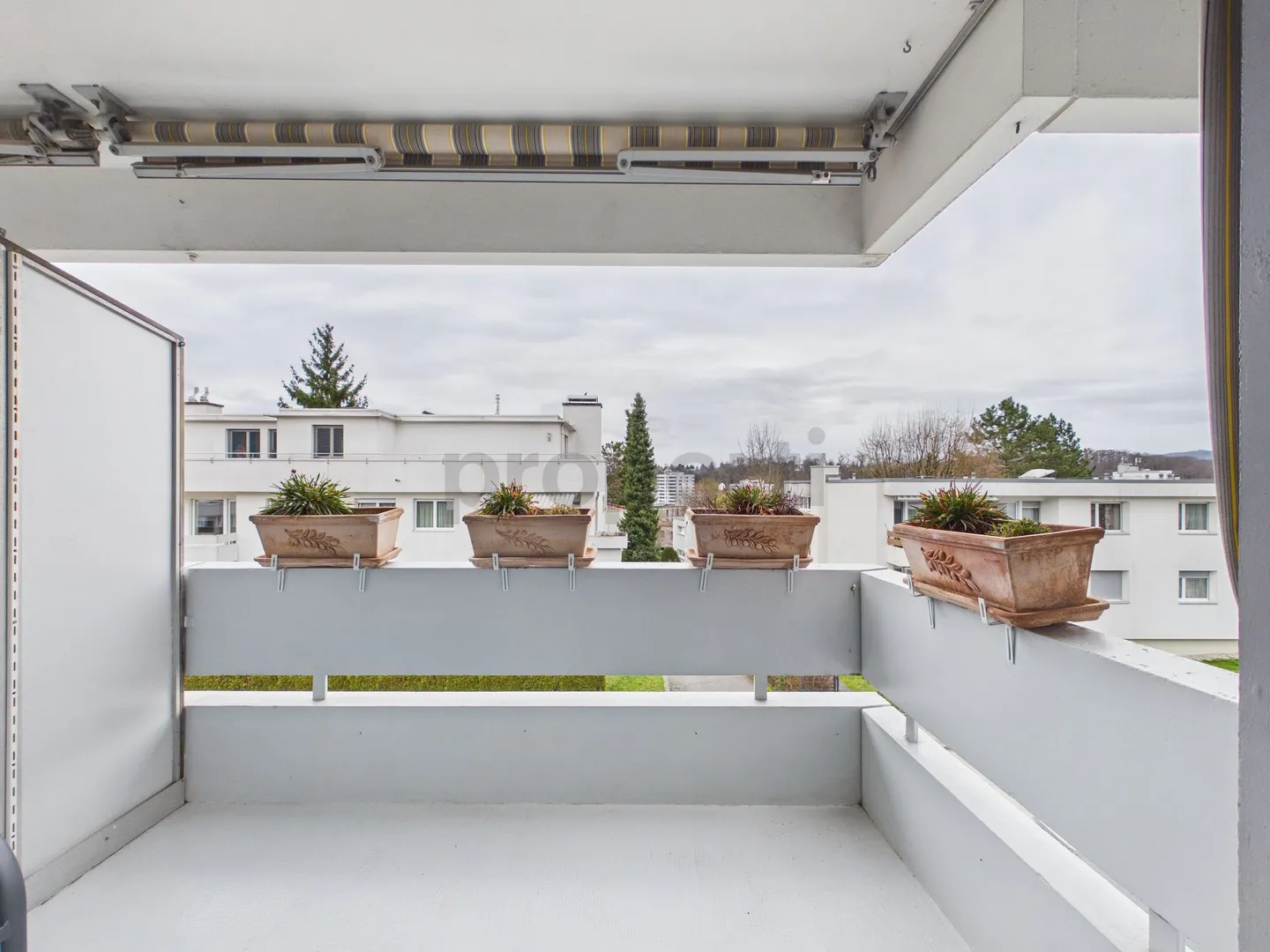 Bright 3-room apartment with balcony in Binningen - Photo 6 of 9