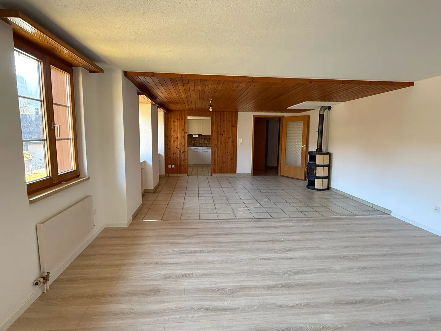 Appartamento 4 locali modernizzato con parcheggio pratico, Beggingen - Foto 1 di 12