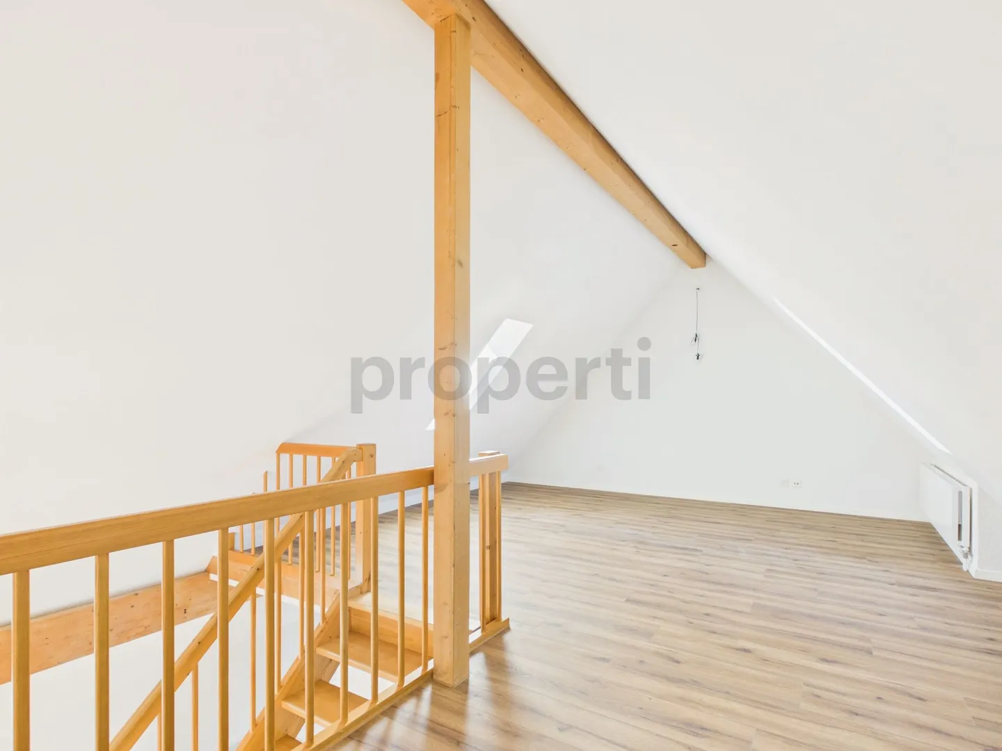 Charmante maisonette de 4 pièces avec charme de grenier à Feuerthalen - Photo 6 sur 10