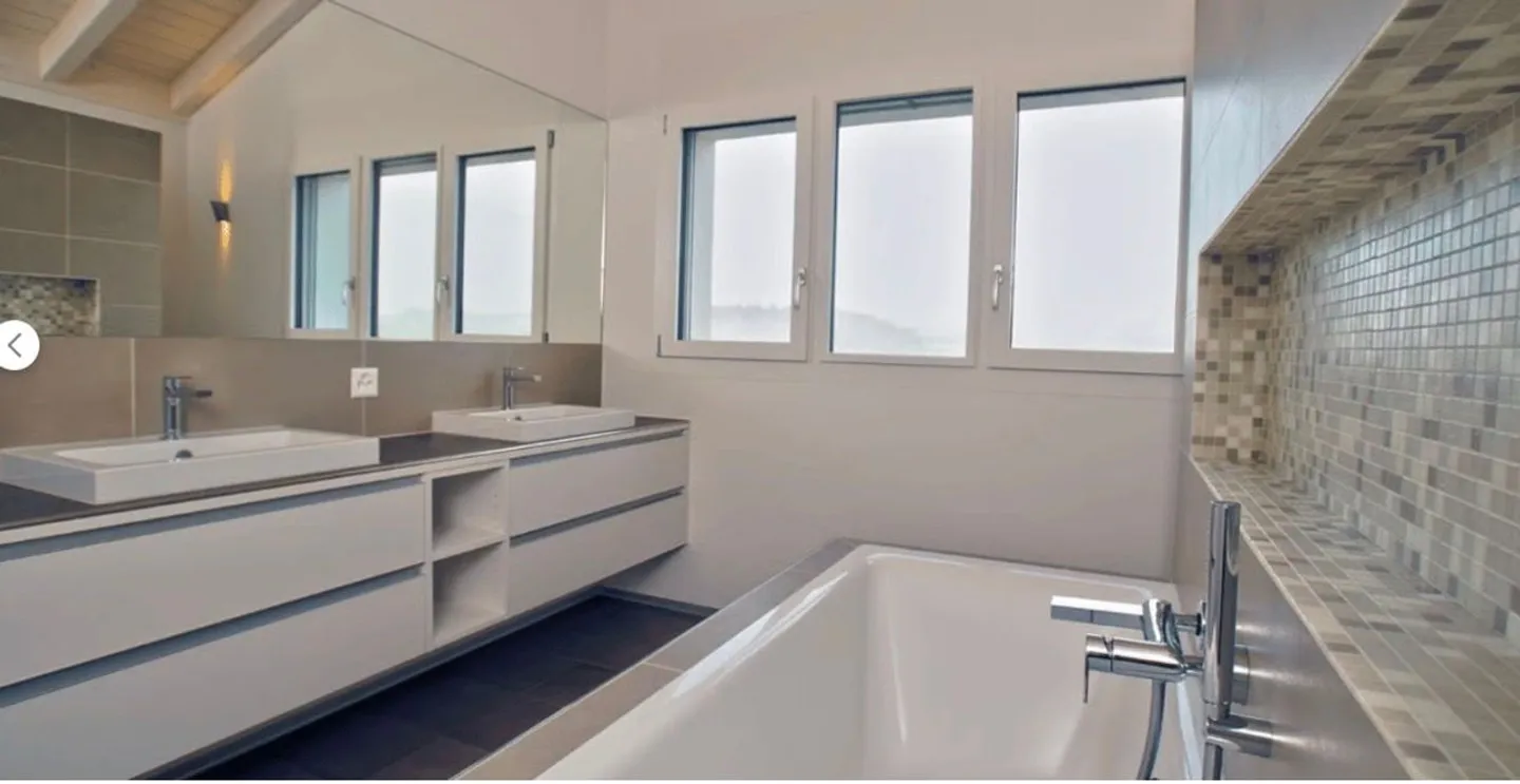 Nuova costruzione 2027: 150 m² di superficie abitabile su due piani, galleria aperta con vasca da bagno freestanding e standard Minergie - Foto 4 di 6