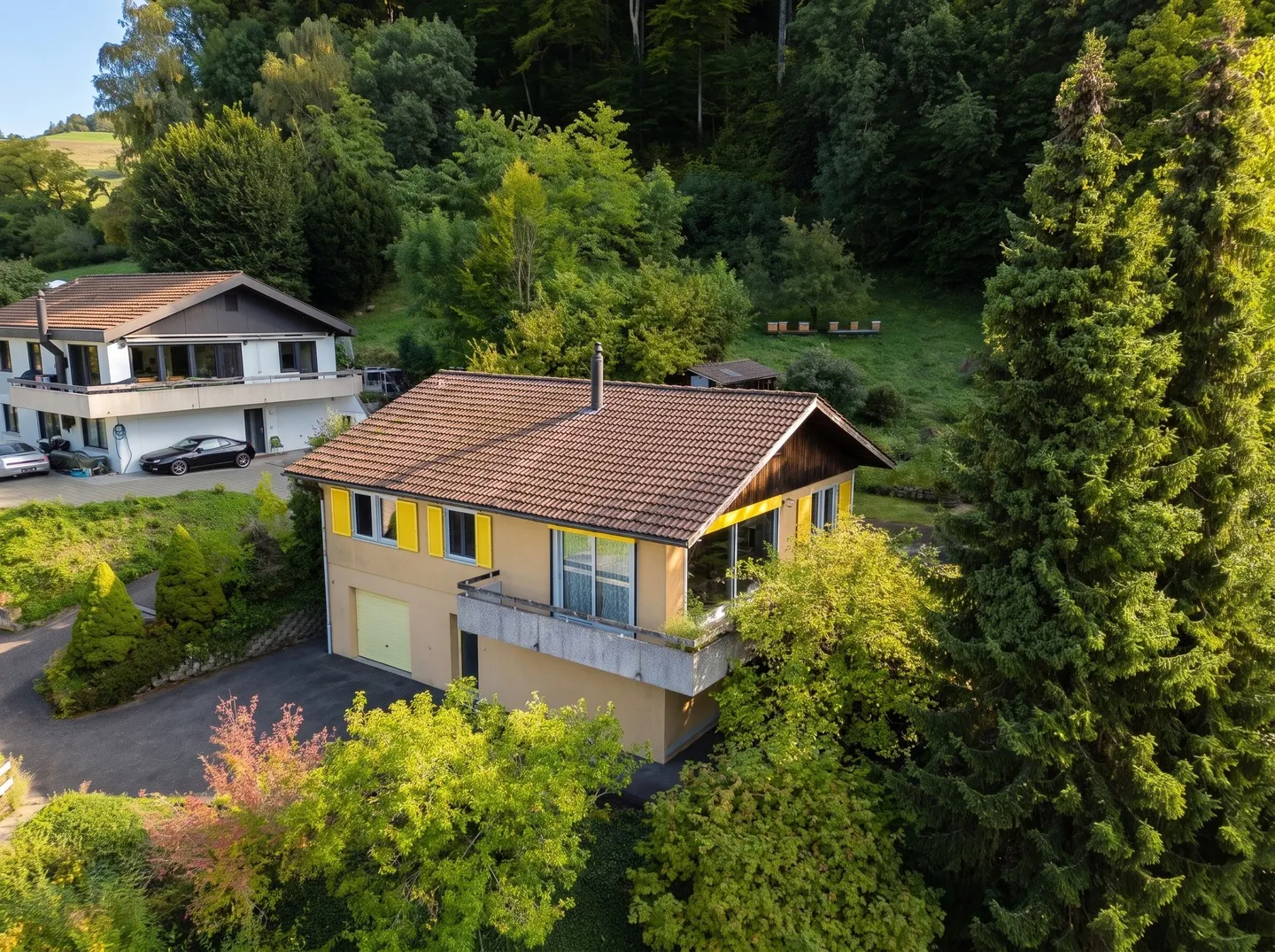 Grosszügiger Grundriss, Idyllischer Balkon & Frisch Renoviert im Jahr 2024! - Foto 1 von 13