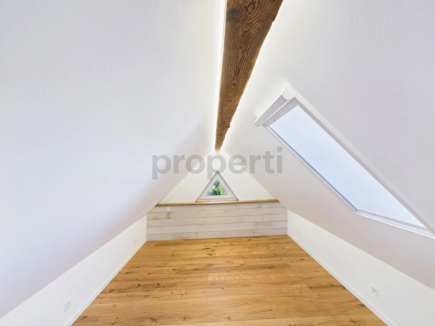 Charmante, exklusive Dachgeschoss-Wohnung mit Galerie &amp; luxuriösem Ausbaustand in Riehen - Foto 9 von 13