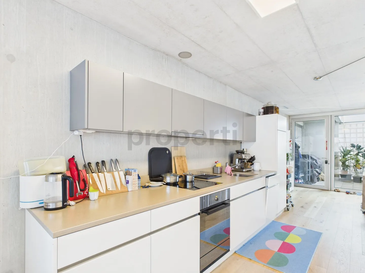 Appartement en duplex moderne de 3,5 pièces avec deux balcons à Zurich Oerlikon - Photo 4 sur 13