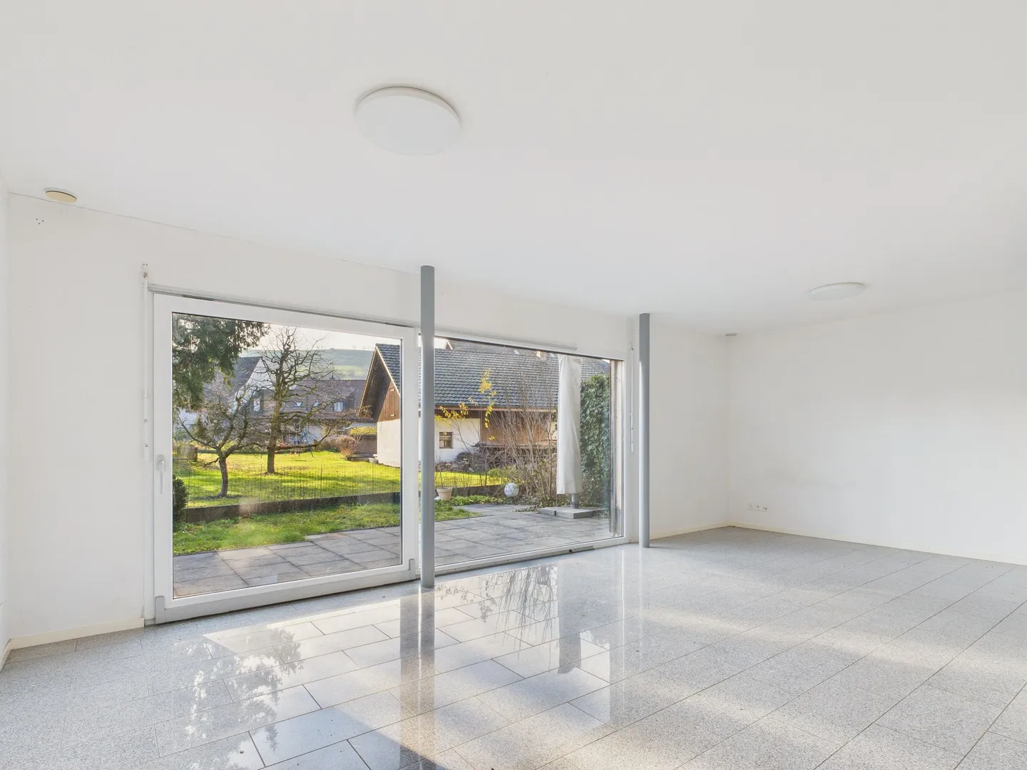 Grosszuegiges 4.5-Zimmer Reihenhaus mit Weitblick ins Grüne in Magden - Foto 1 von 13