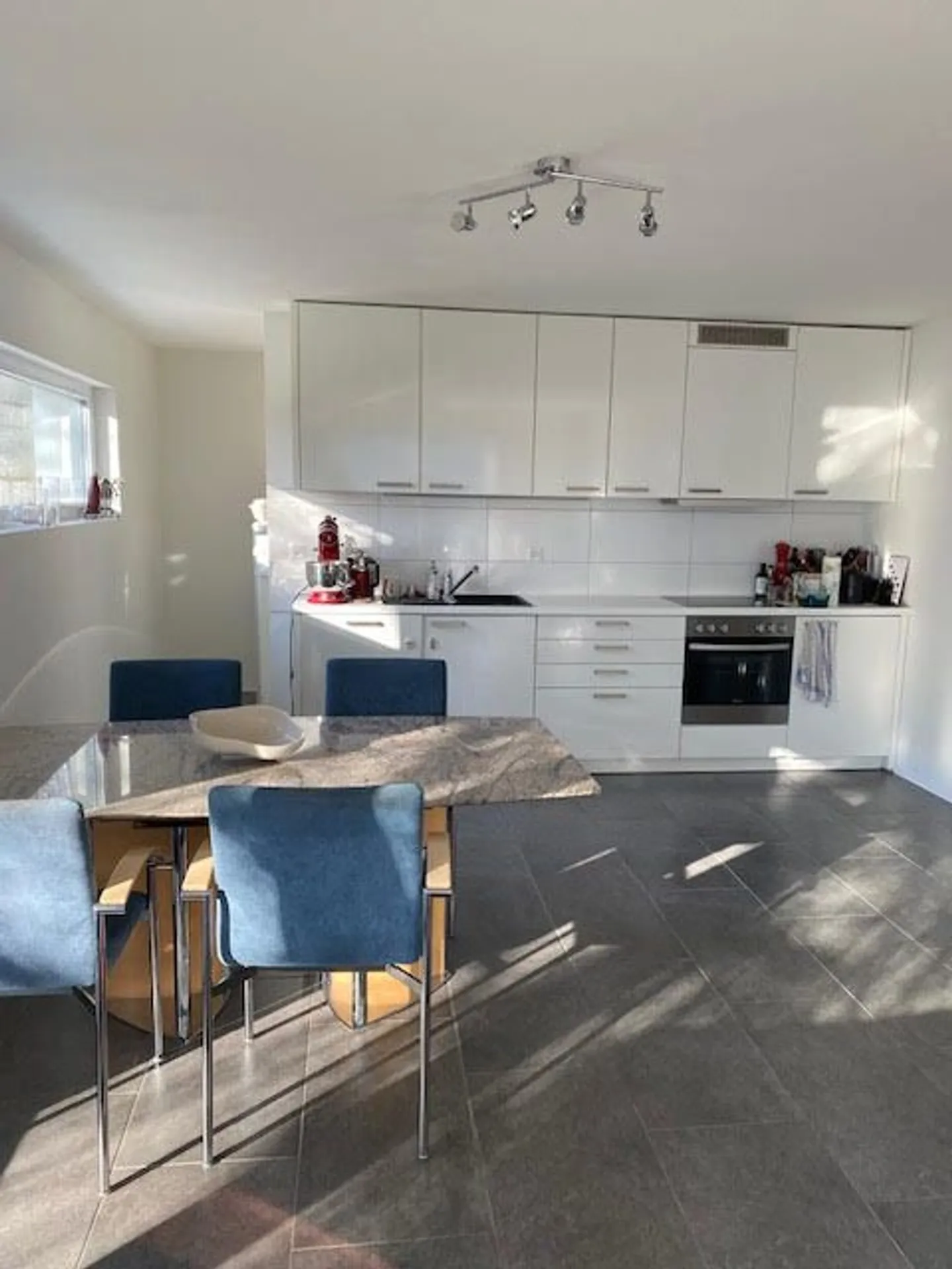 Bright Living Joy with a View - 4.5-Room Apartment in Malix, GR - Photo 7 of 12