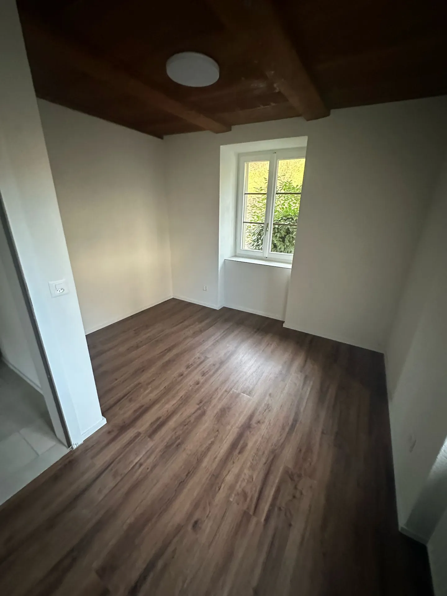 Charming 3.5 Room Apartment with Large Winter Garden in Teufenthal AG - Photo 8 of 12