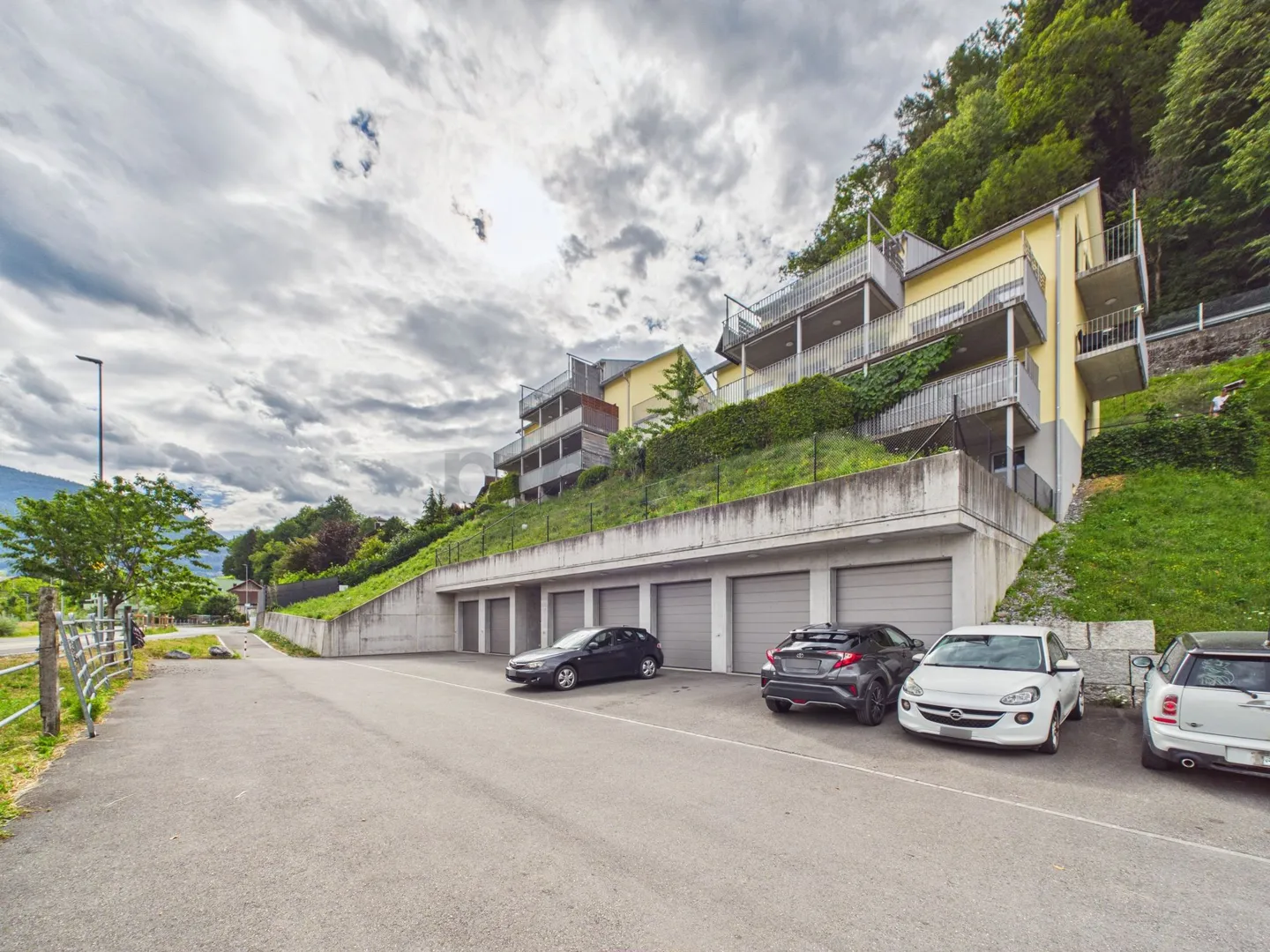Balcone soleggiato, due bagni moderni e comfort senza barriere con ascensore - Foto 1 di 12