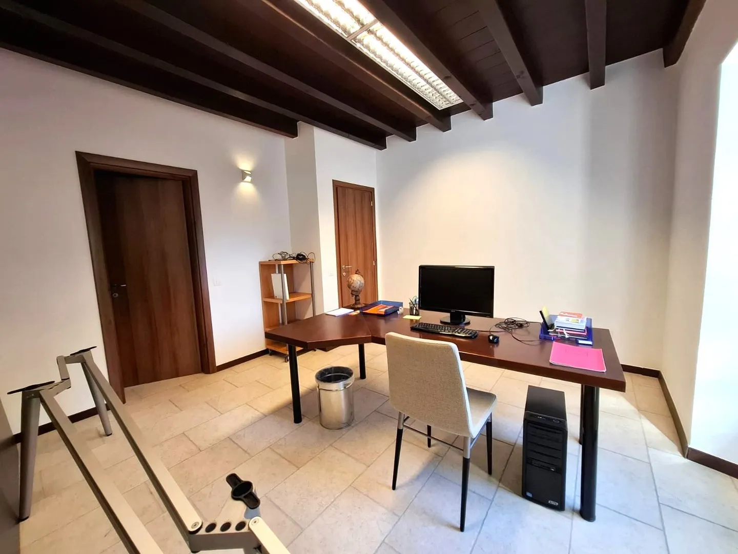 Living in a historic courtyard in Chiasso: 5-room apartment in a central location - Photo 5 of 12