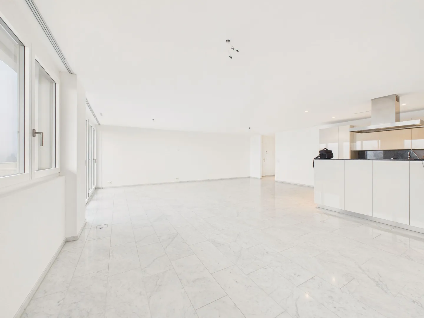 Modern 4.5-room apartment in family-friendly location in Dübendorf - Photo 2 of 11