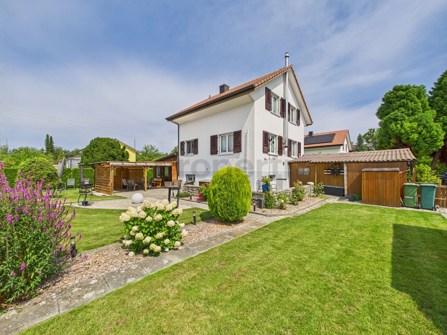 Incantevole casa unifamiliare di 4,5 stanze con grande giardino a Lyss - Foto 1 di 13