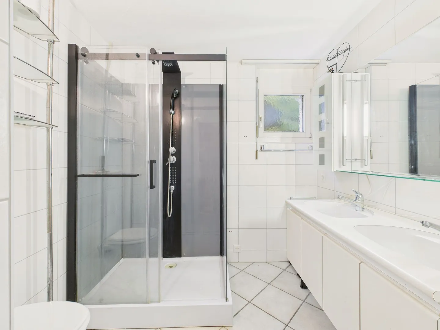 Living with a View - Charming 2.5-Room Apartment with Large Garden Terrace and Mountain View in Laax Village - Photo 8 of 13