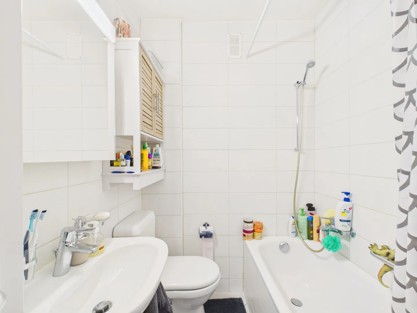 Renovated 3.5 Room Apartment in the Heart of Le Locle - Calm, Modernity, and Comfort - Photo 7 of 8