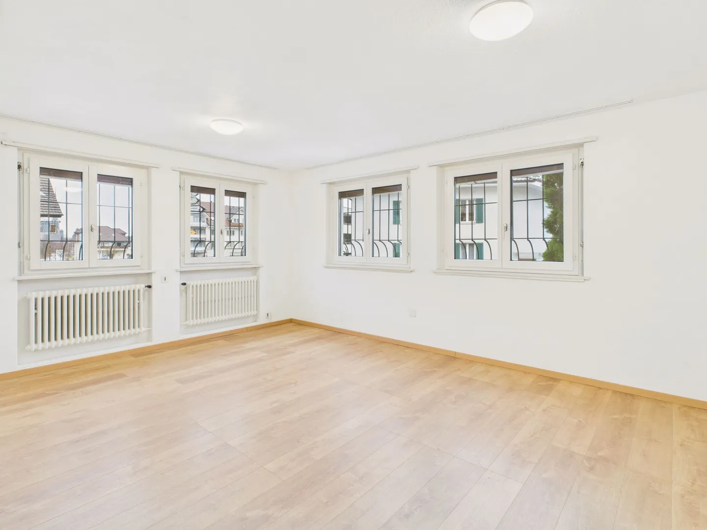 Family-friendly 6.5-room single-family house in Egolzwil with studio apartment & garden oasis with palm trees - Photo 4 of 13