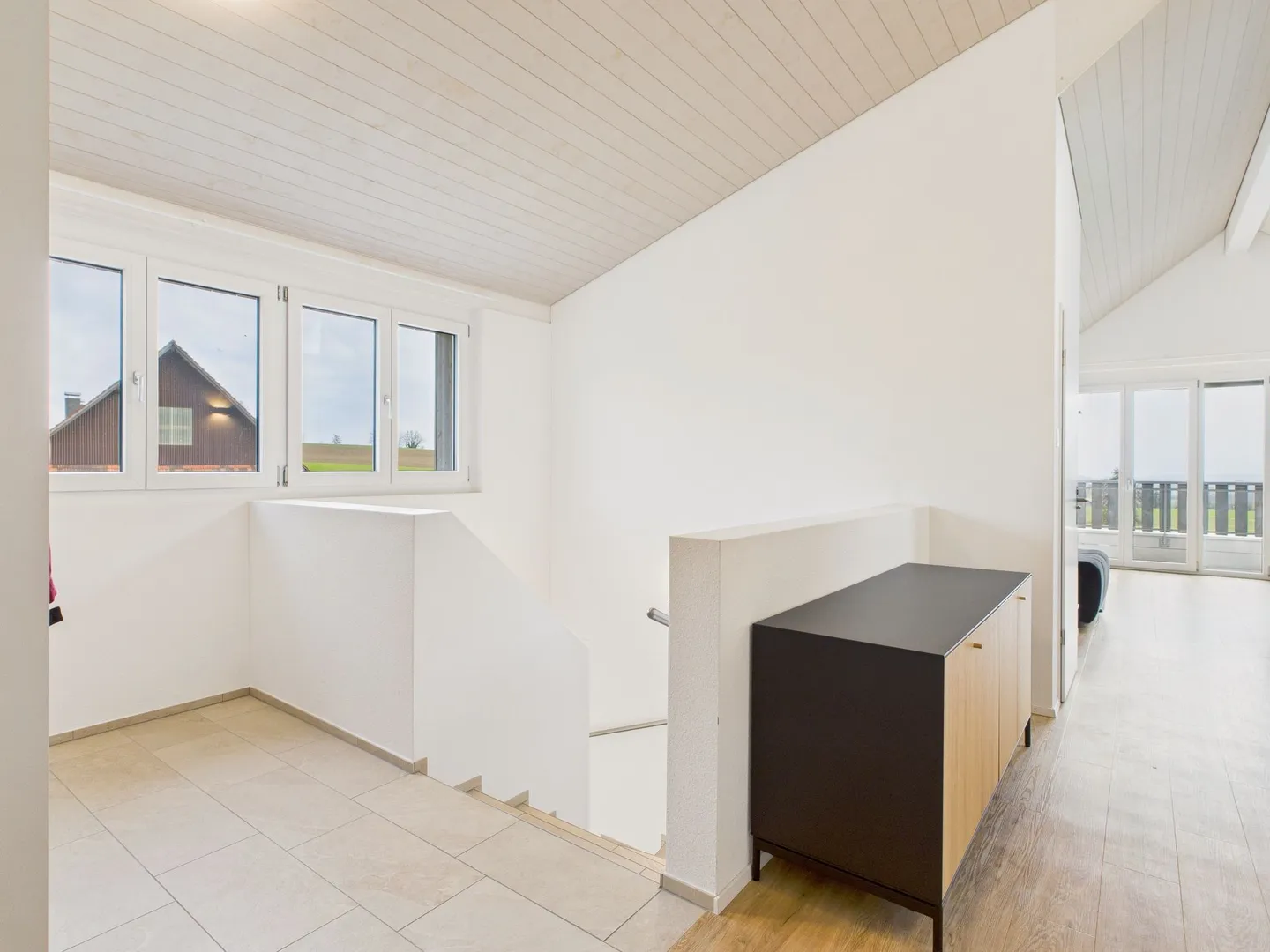 Moderne 3.5-Zimmer Dachwohnung mit Balkon in Hildisrieden - Foto 6 von 8
