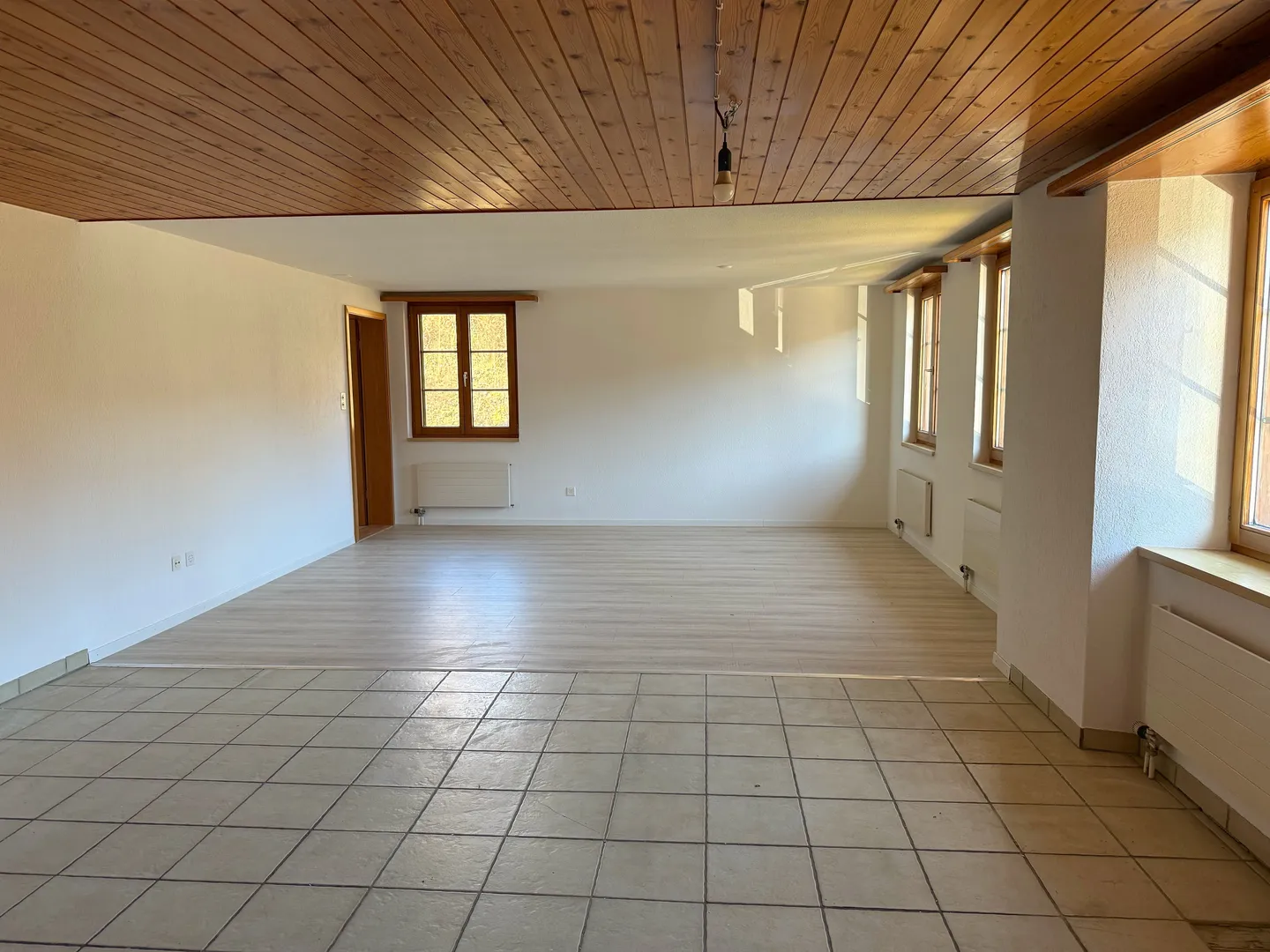 Appartamento 4 locali modernizzato con parcheggio pratico, Beggingen - Foto 2 di 12