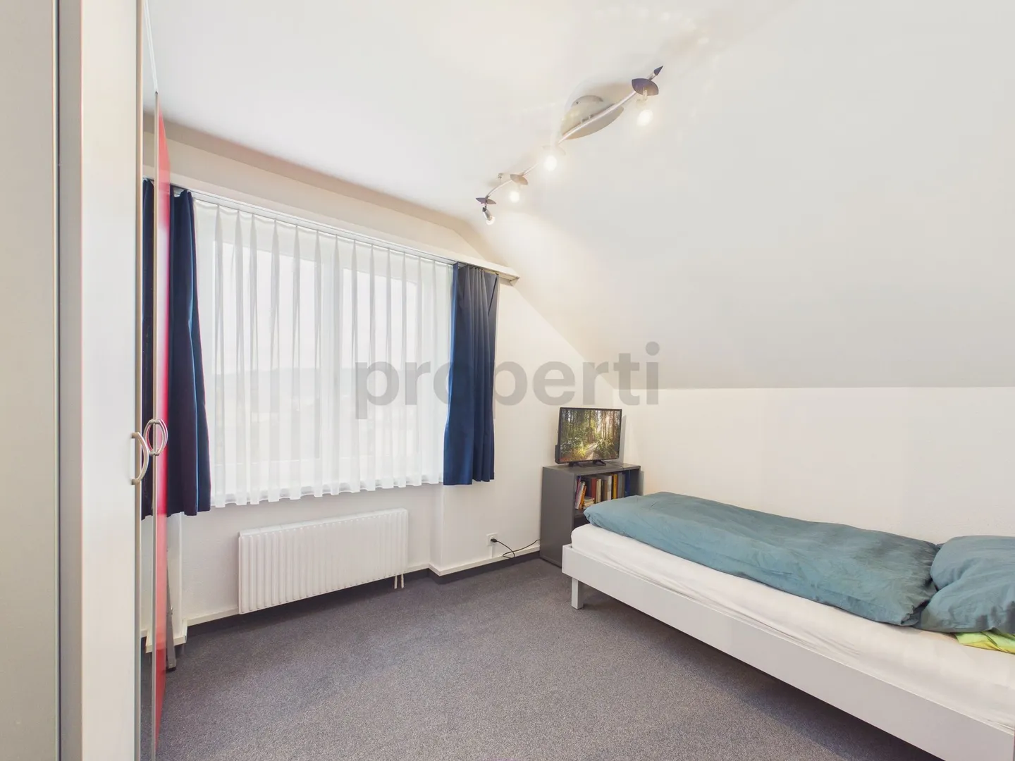 Ruhiges 5.5-Zimmer-Einfamilienhaus mit viel Privatsphäre und direktem Waldzugang in Gebenstorf - Photo 9 of 13
