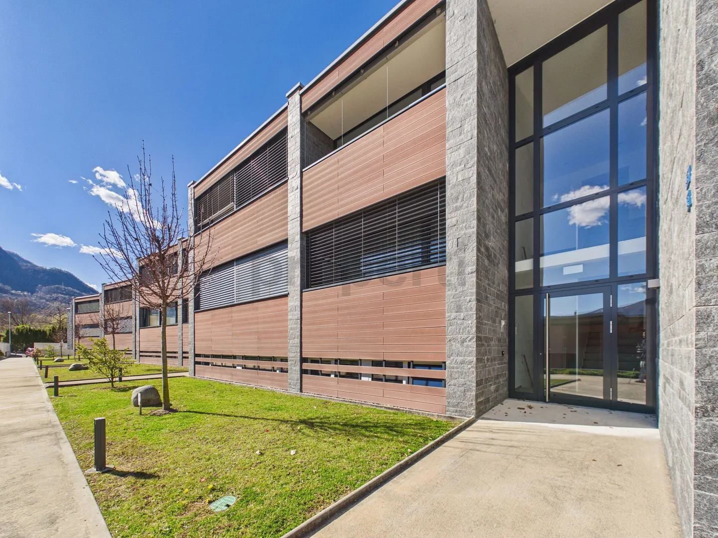 Exklusive Flucht in Losone: Ferienhaus zwischen Golf und Hügeln - Foto 10 von 12