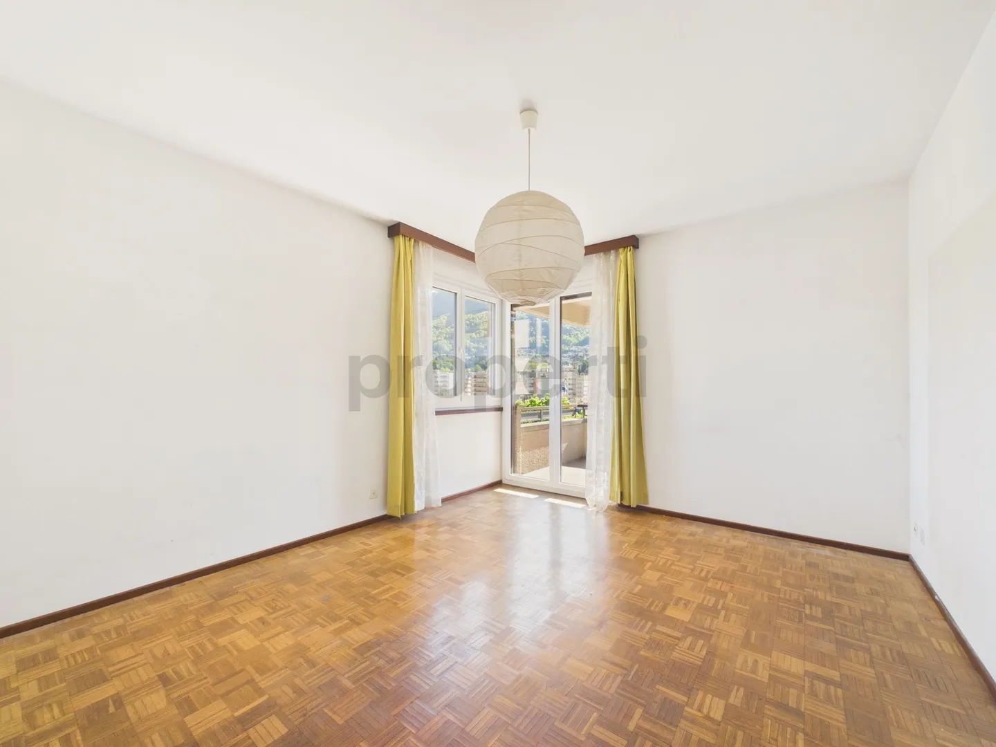 Bright 5.5 Apartment in City Center - Lugano - Photo 8 of 13