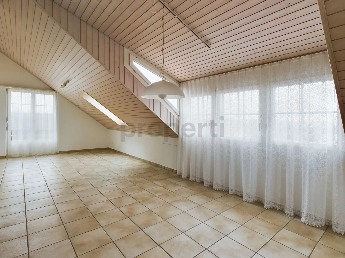 Bright 2.5 Room Attic Apartment in Niederlenz AG - Photo 1 of 10