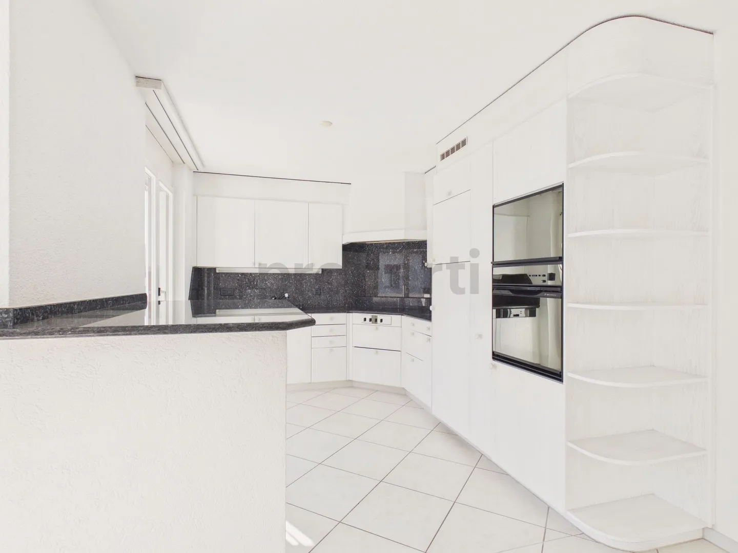 Geräumige Wohnung mit Balkon - Foto 4 von 13
