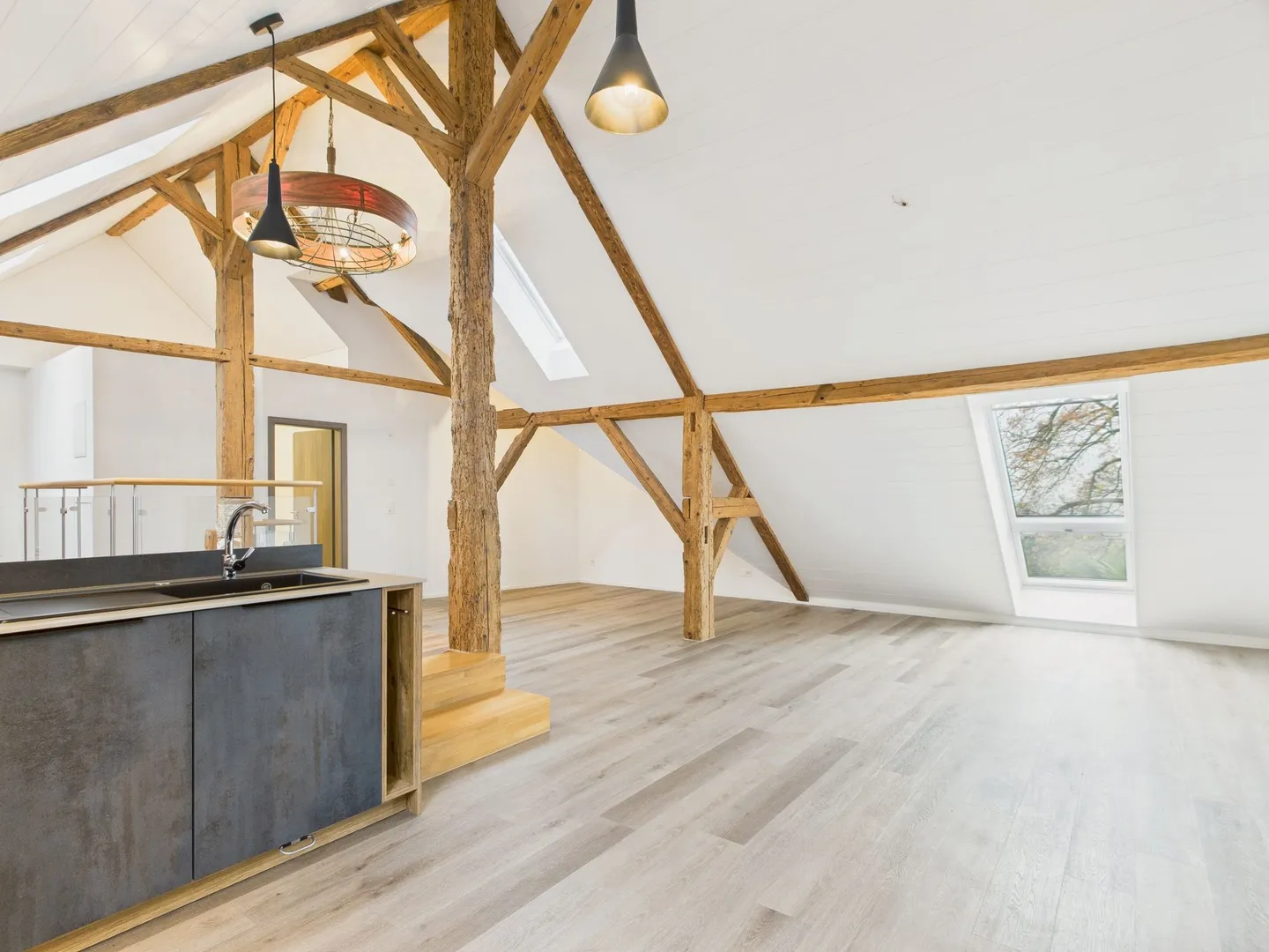 Modern and renovated loft in Bôle with charm, view and sunlight - Photo 4 of 9