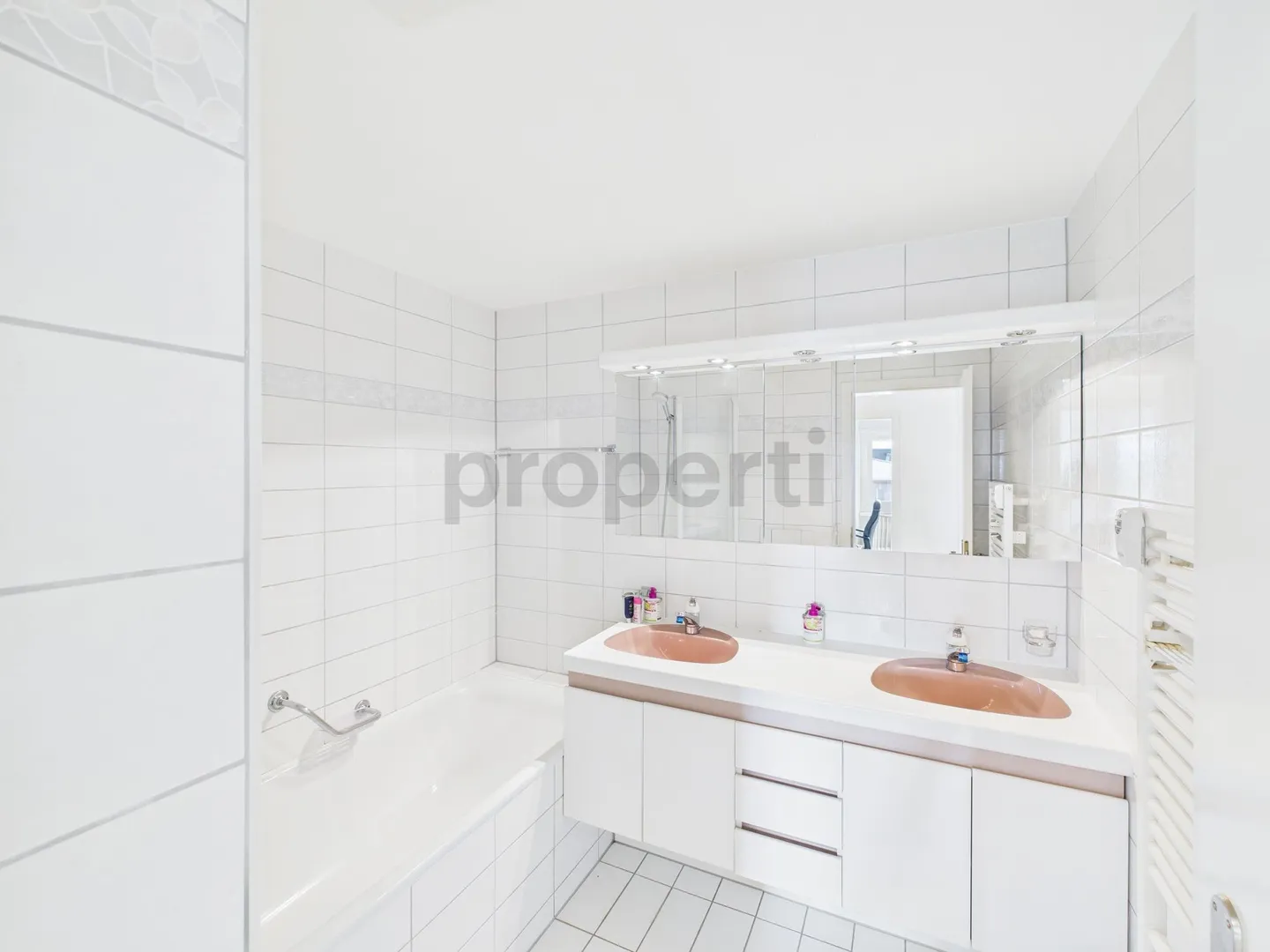 Furnished 4-room apartment with city view in Basel - Photo 8 of 12