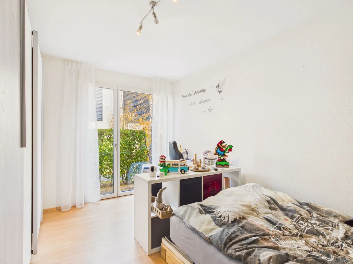 Helle, moderne 4.5-Zimmer-Wohnung mit einzigartiger Terrasse und Panorama-Aussicht in Spiez - Foto 5 di 11