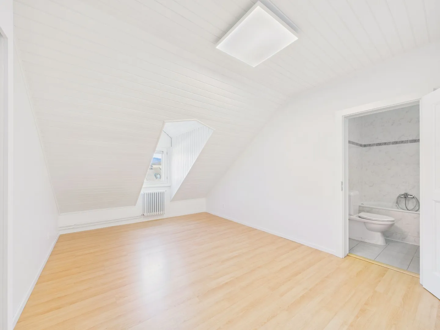 Bright and renovated duplex - A modern and comfortable living space - Photo 8 of 12