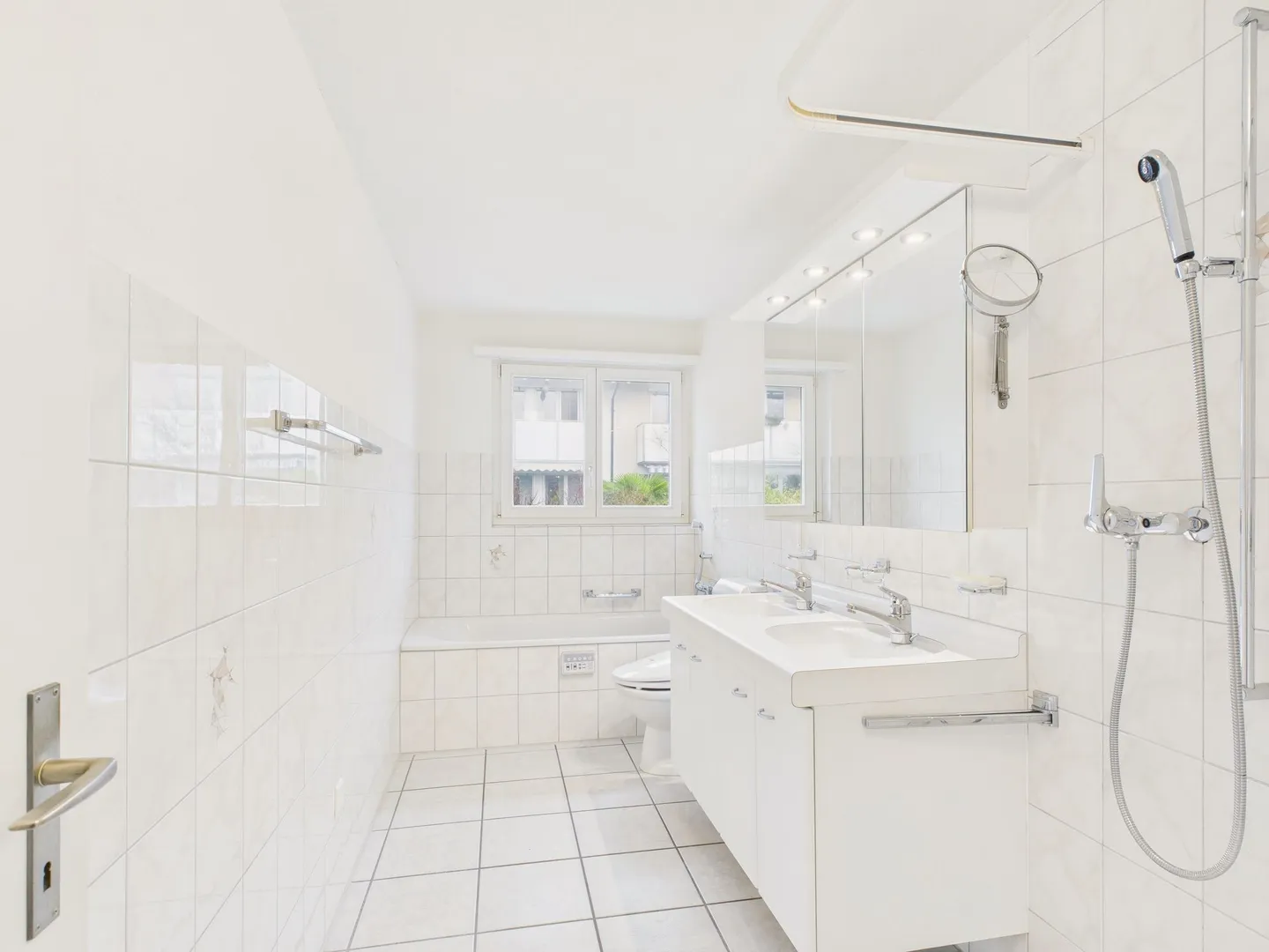 Beautiful 4.5-room single-family house with garden in Ottenbach - Photo 11 of 13