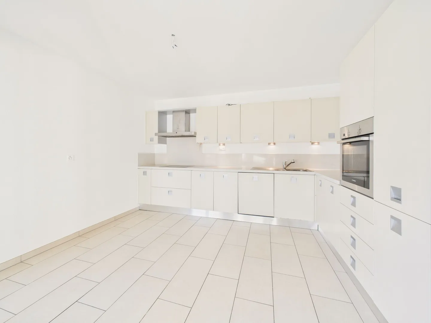 Elegante 4,5-Zimmer-Wohnung mit Panoramablick und doppelter Terrasse in Agno - Foto 4 von 11